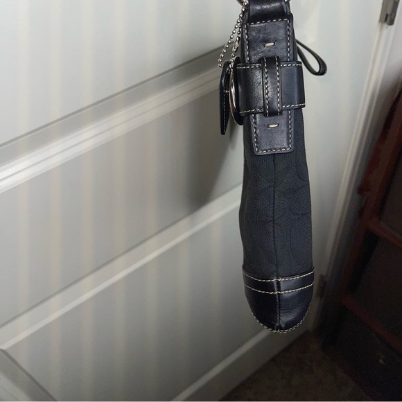 COACH BLACK SIGNATURE CANVAS & LEATHER SLIM DUFFLE SHOULDER BAG VINTAGE - Picture 7 of 17